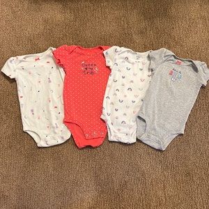 Set of 4 Carter’s baby girl bodysuits, size 9 months